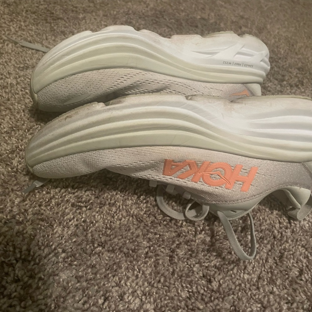 Hokas - Picture 6 of 7